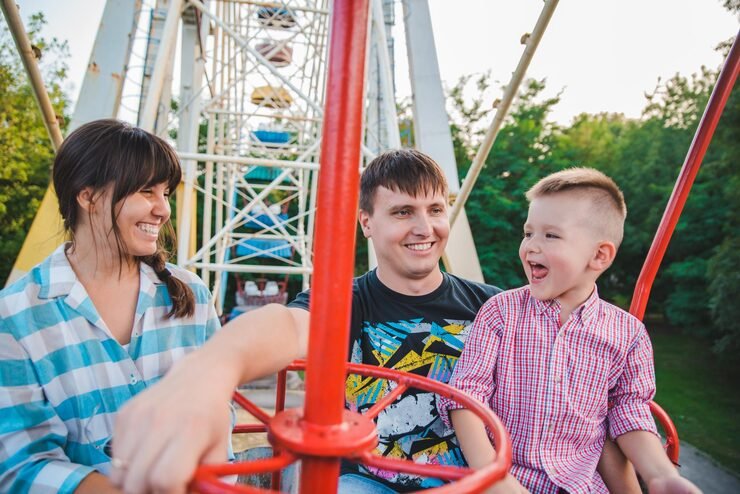 8 Essential Amusement Park Safety Tips for Parents